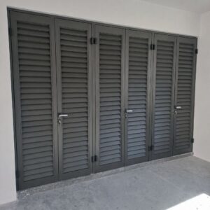 Puertas Louvers en Aluminio